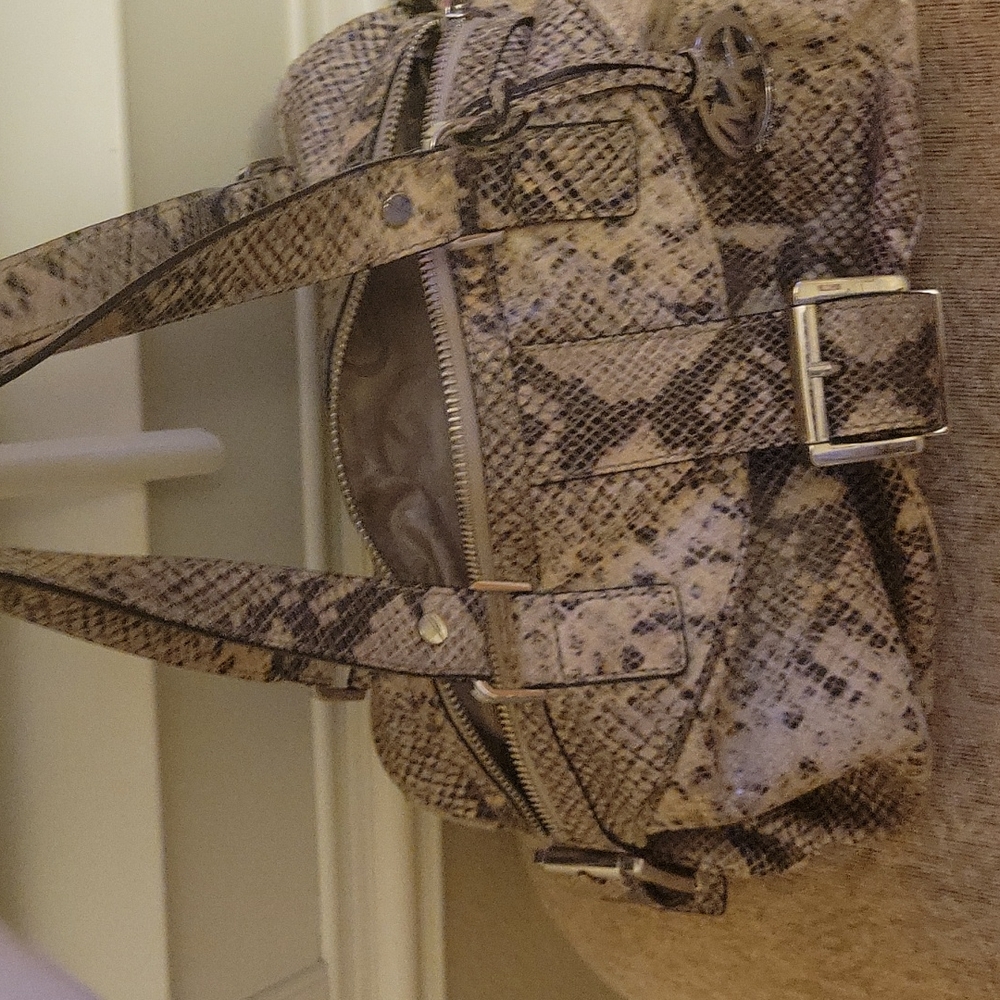 Michael Kors Heidi  Snakeskin Purse 👜 Used once !!! New condition! - Picture 7 of 7